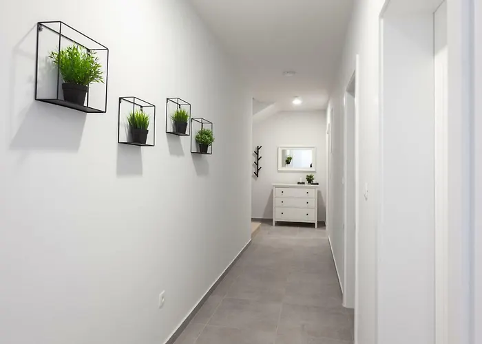 Mira With Fantastic Sea View וילה מאקרסקה